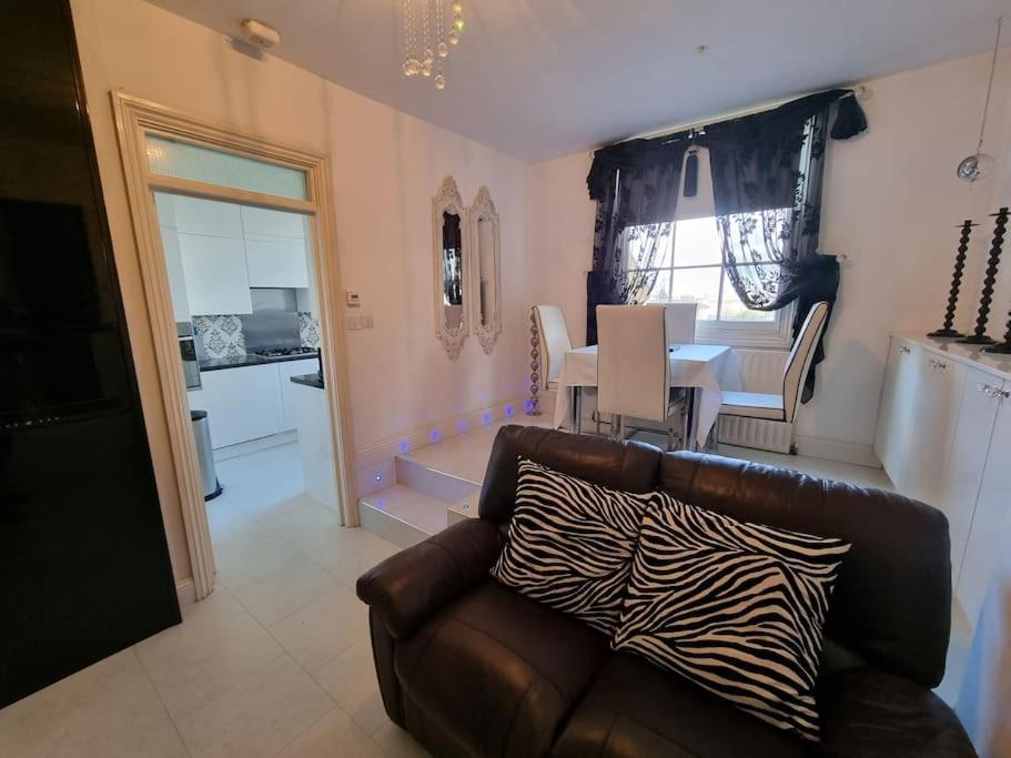Beautiful Apartment In The Heart Of Rochester Рочестер Екстер'єр фото