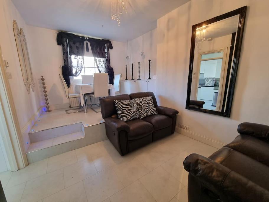 Beautiful Apartment In The Heart Of Rochester Рочестер Екстер'єр фото